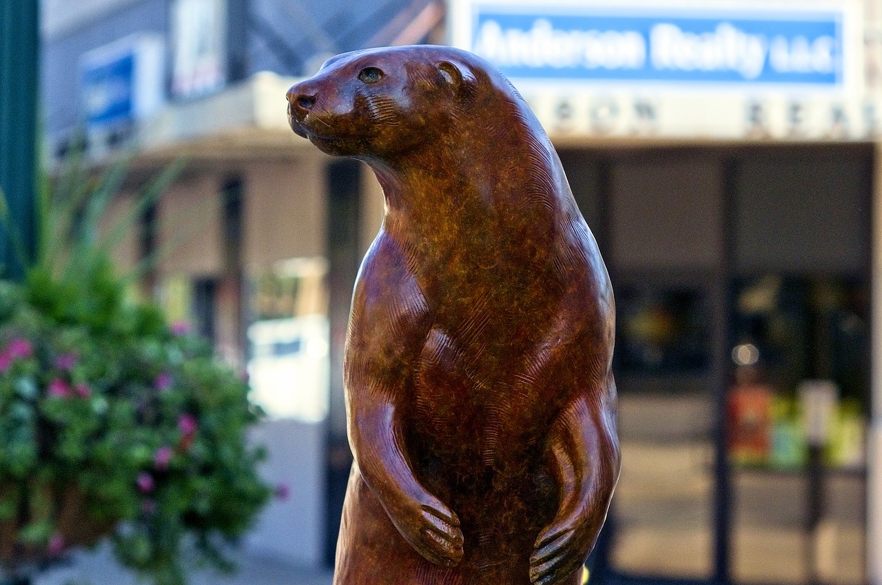river otter  river king  sculpture free photo