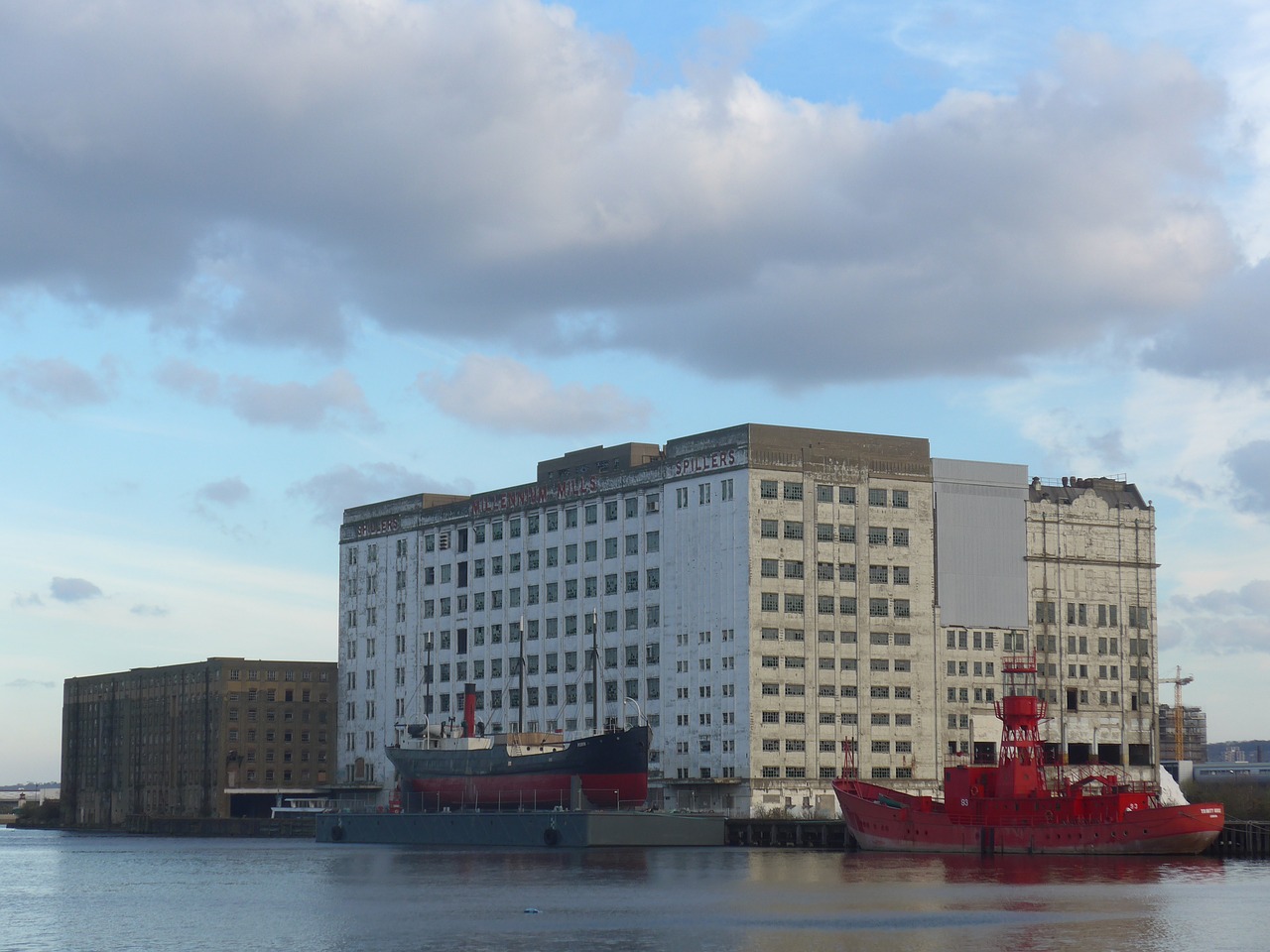 river thames london united kingdom free photo