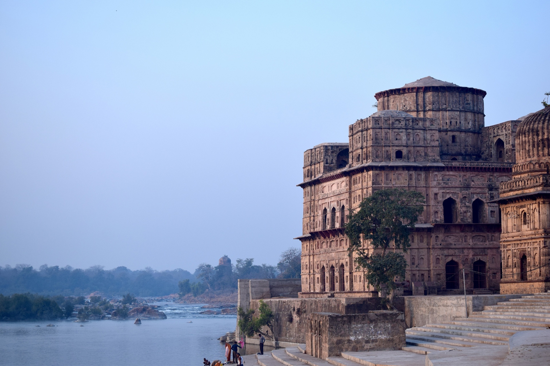 river cenotaphs building free photo