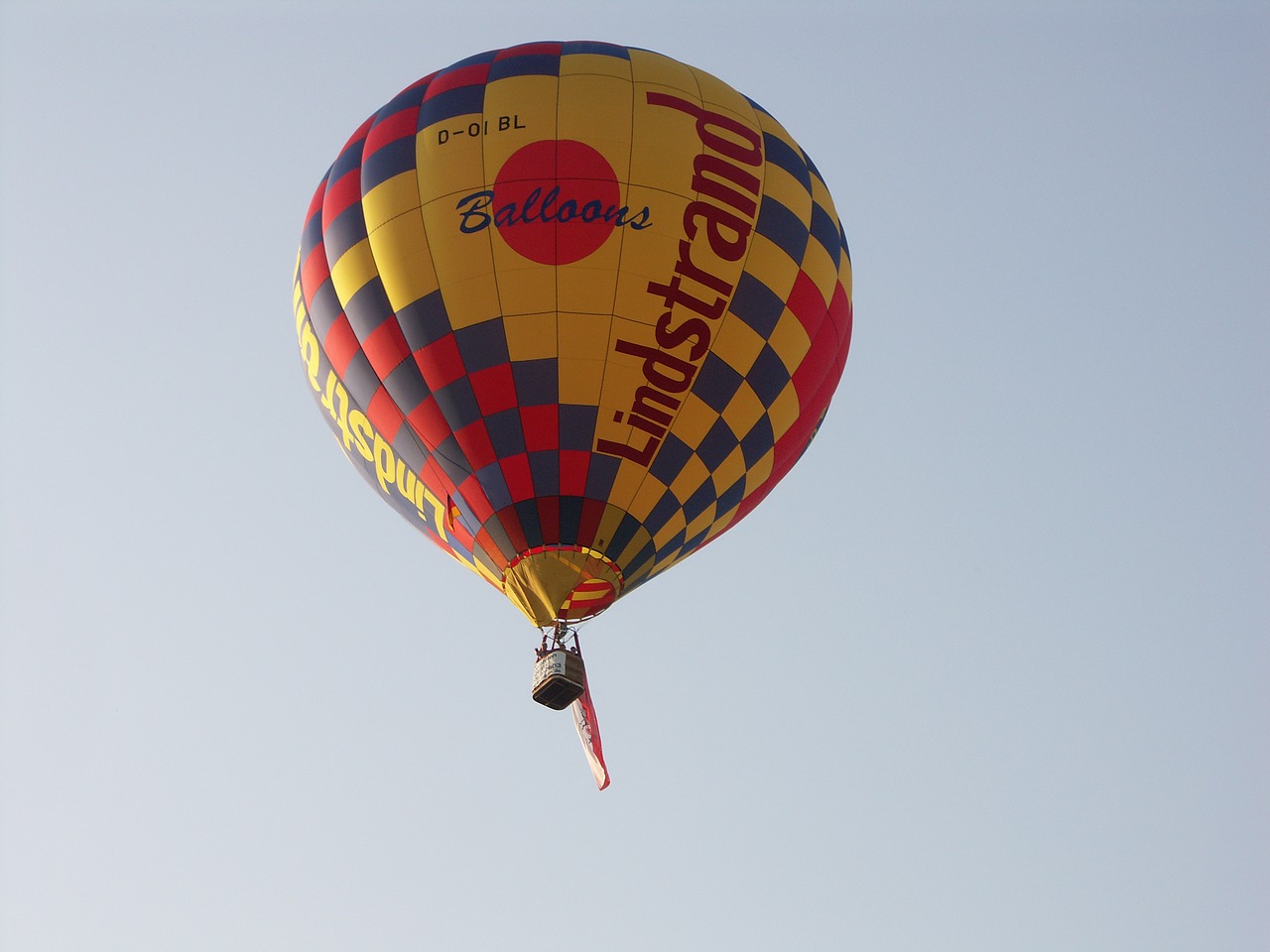 riveting air balloon balloon aviation free photo
