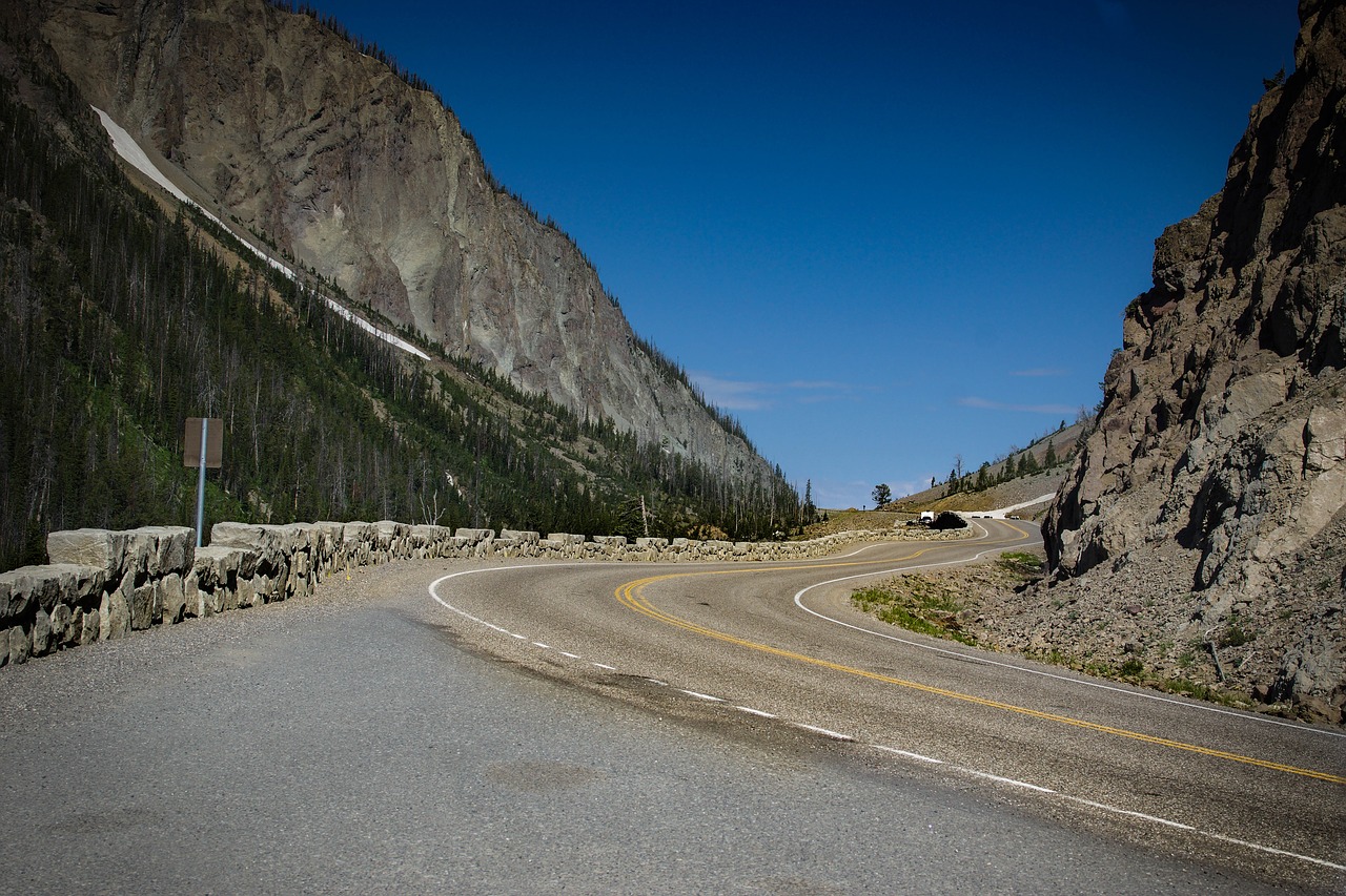 road mountains usa free photo