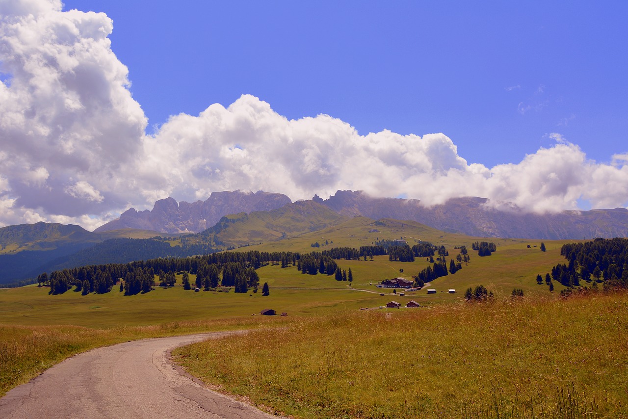 road mountain prato free photo