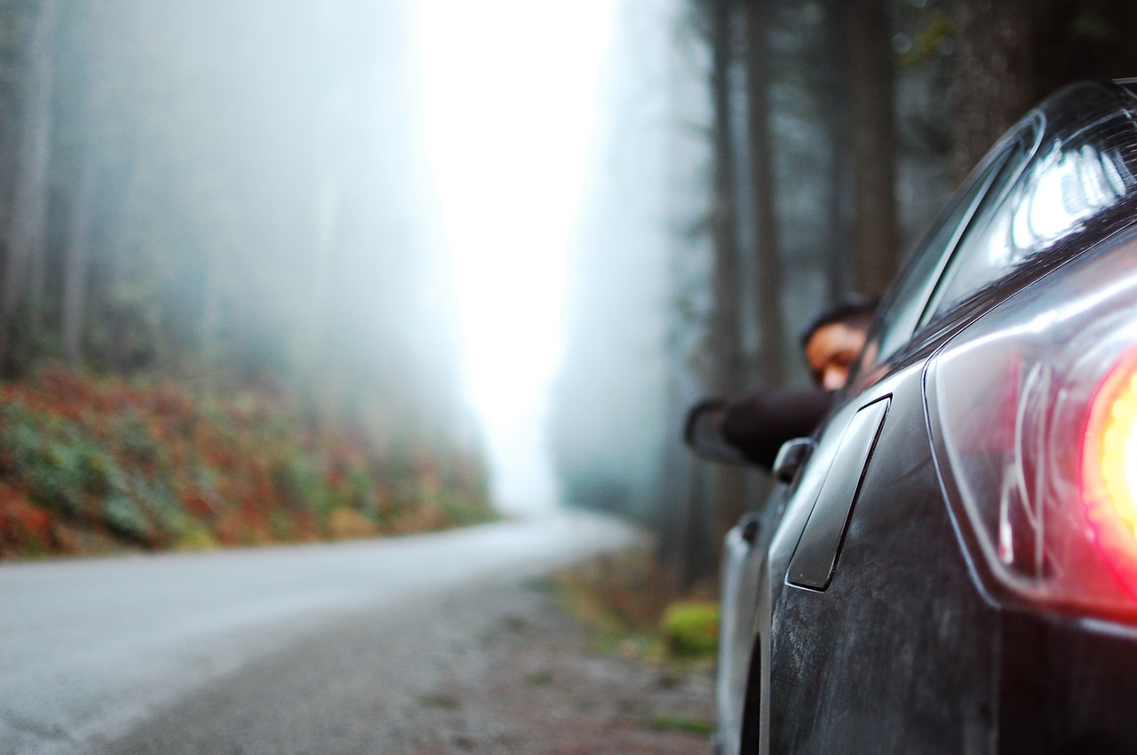 road foggy outdoor free photo