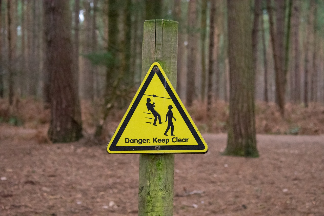 Табличка лес опасен