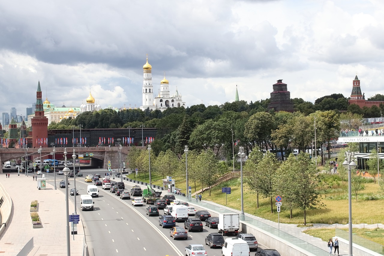 road  moscow  the kremlin free photo