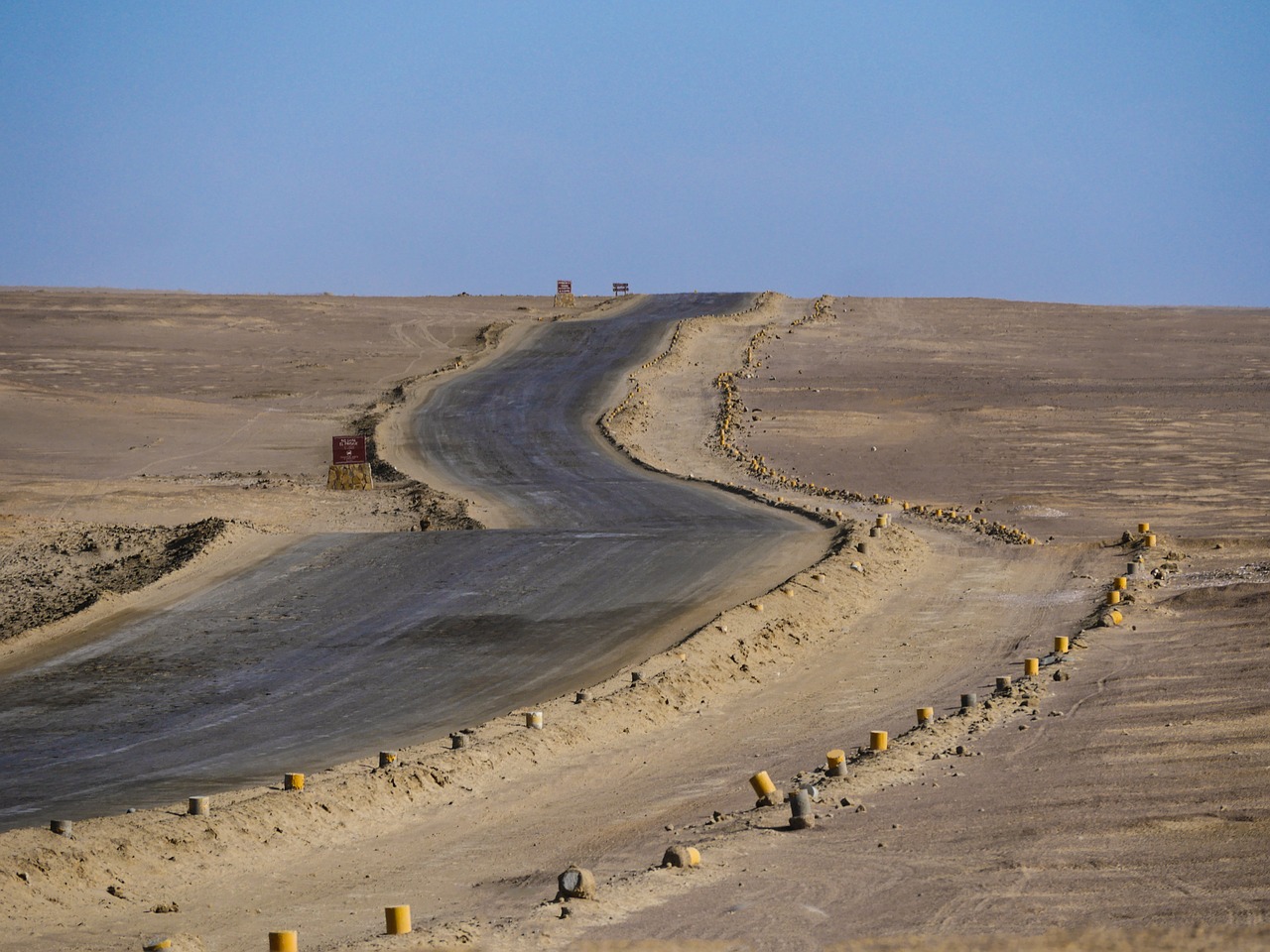 road  desert  wide free photo