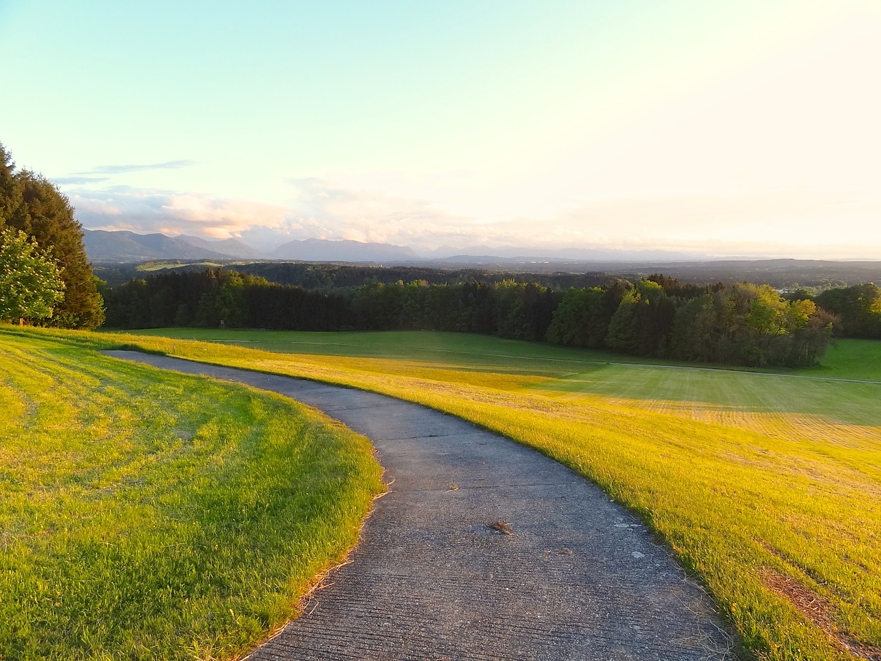 road mountains sky free photo