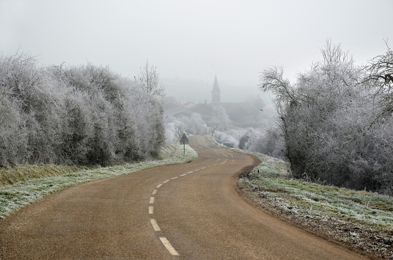 road  village  winter free photo