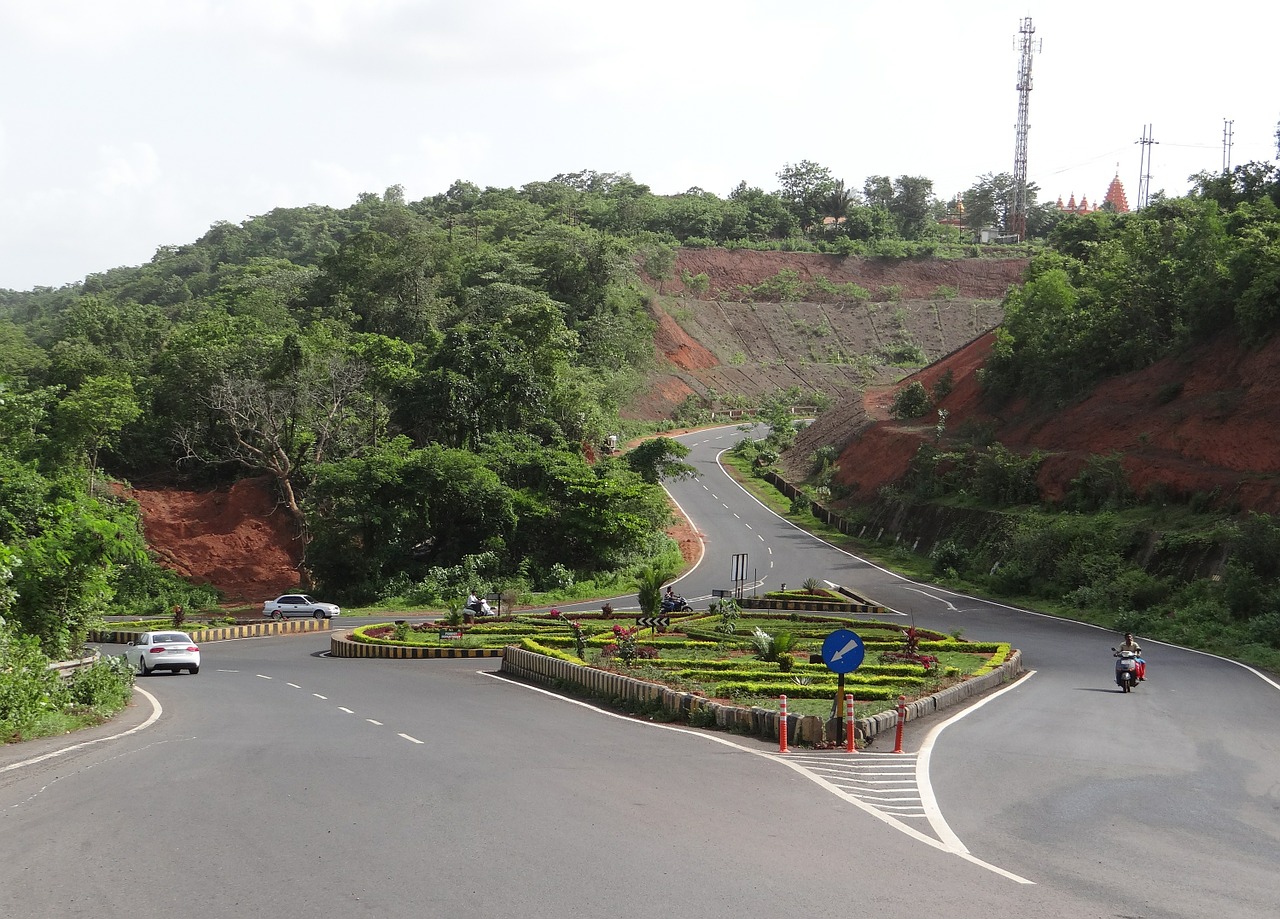 road intersection traffic island hill road free photo