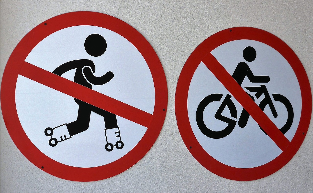 road sign forbidden roller skate free photo