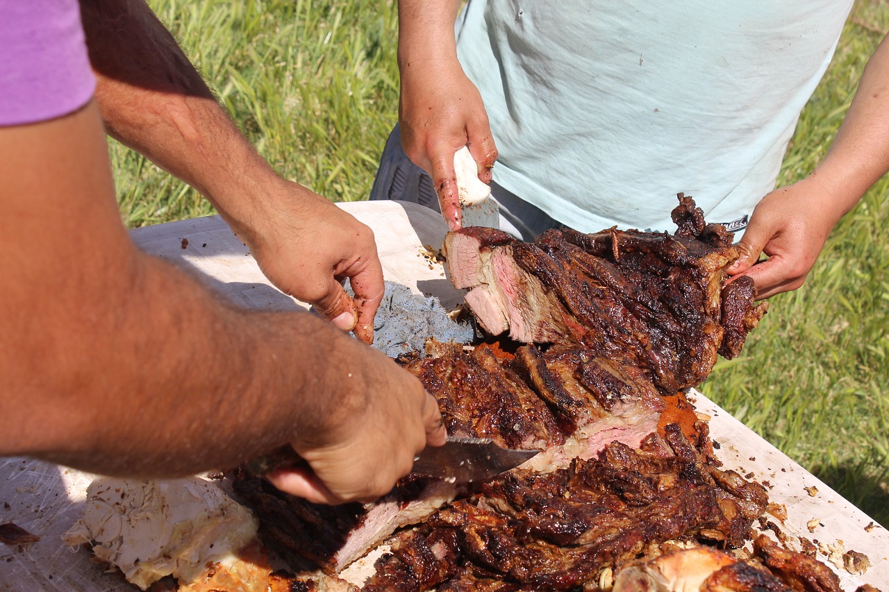roast meat cutting meat free photo