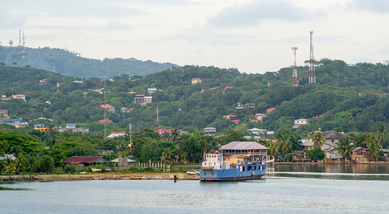 roatan honduras port free photo