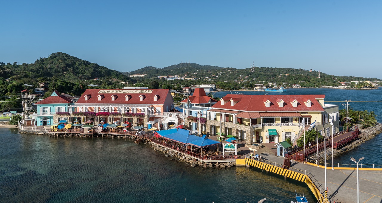 roatan honduras port free photo