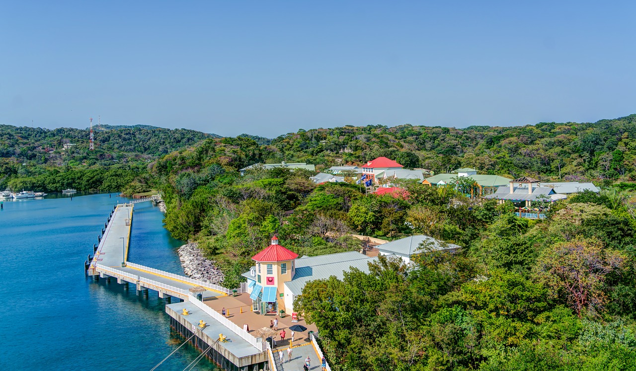 roatan  welcome center  walkway free photo