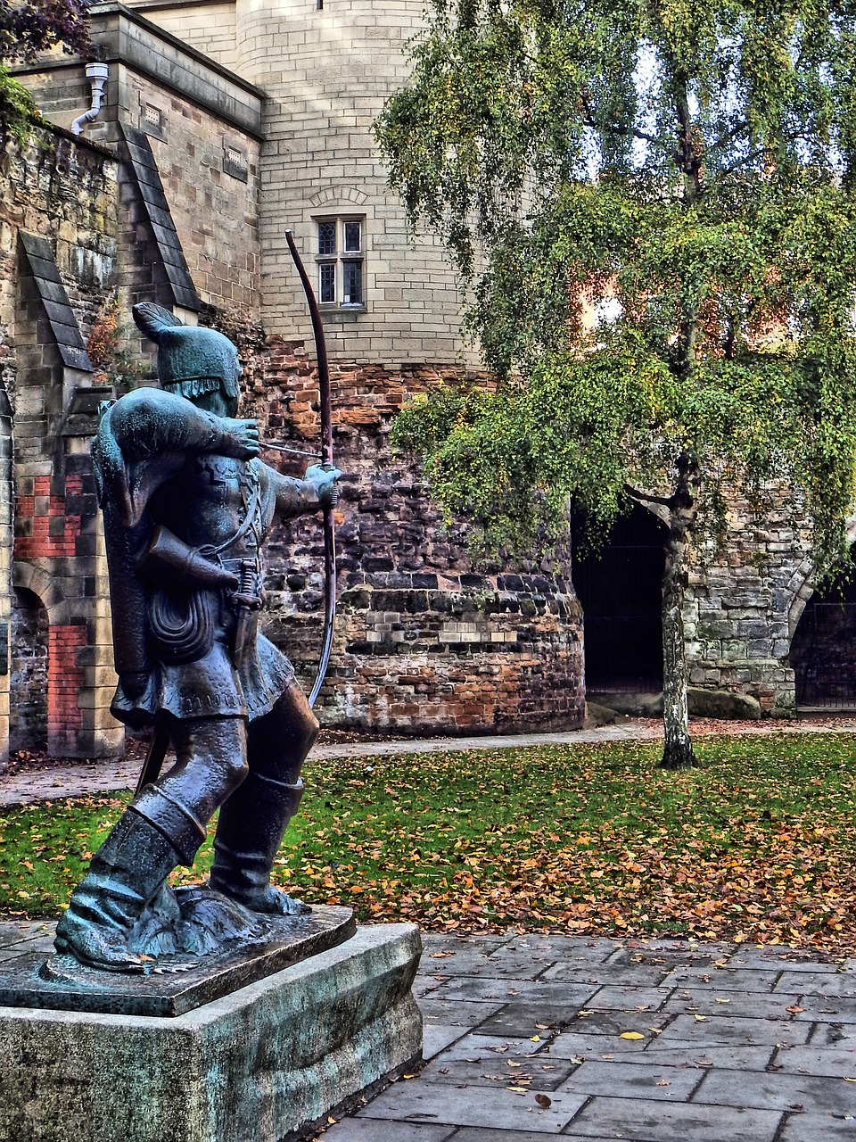 robin hood statue england free photo