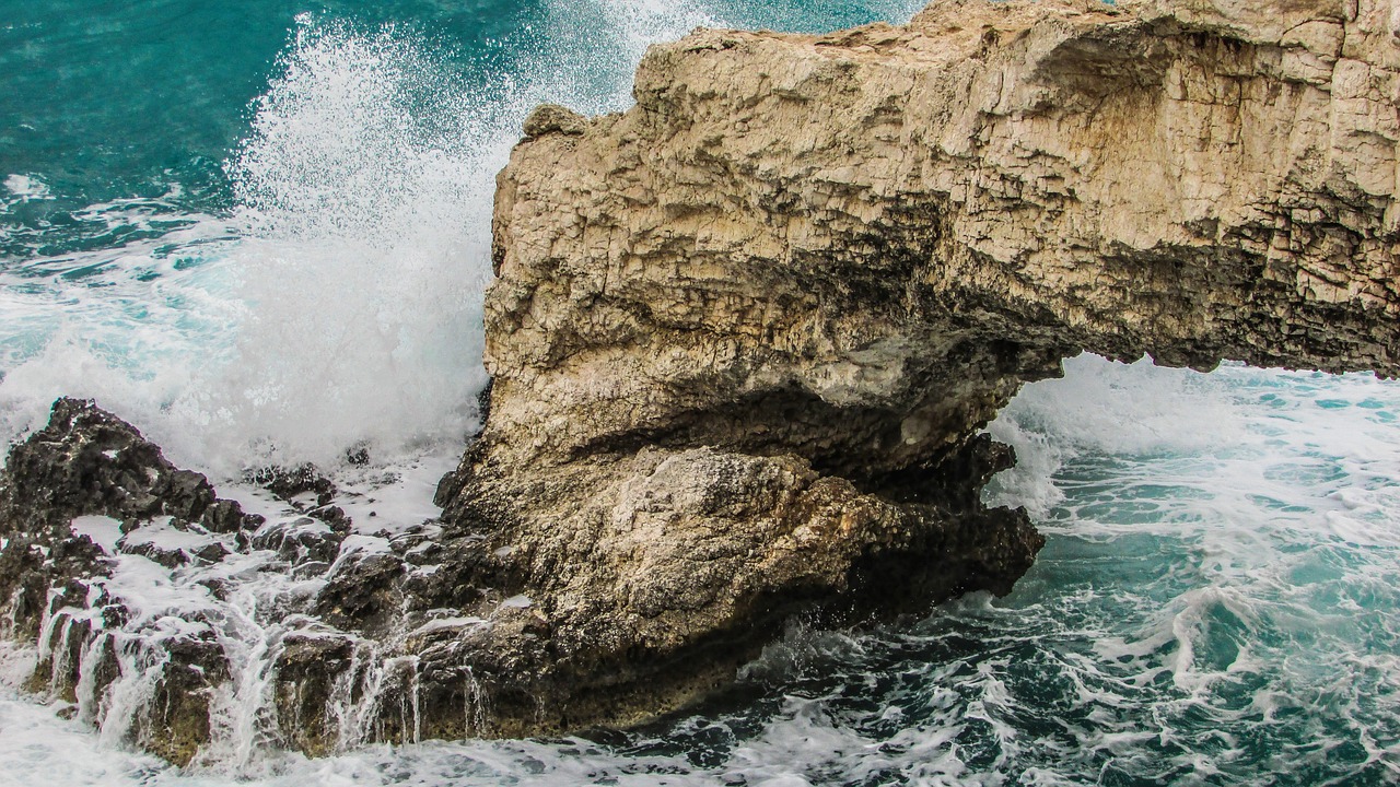 rock sea waves free photo