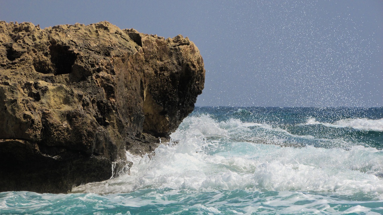 rock wave smashing free photo