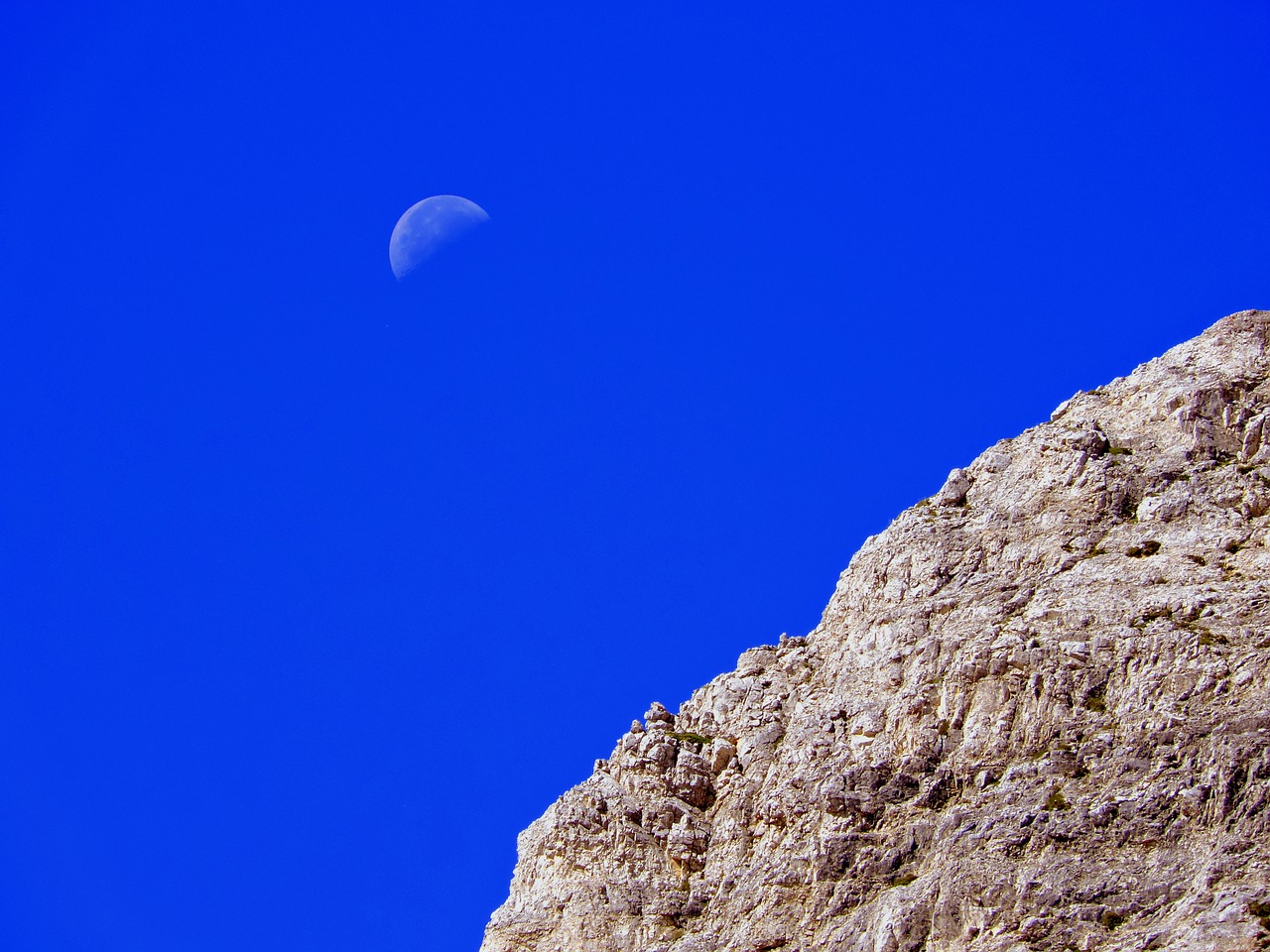 rock luna sky free photo