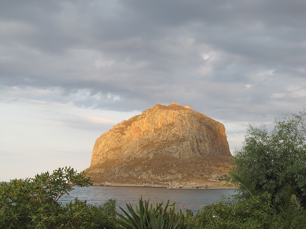 rock see sky free photo