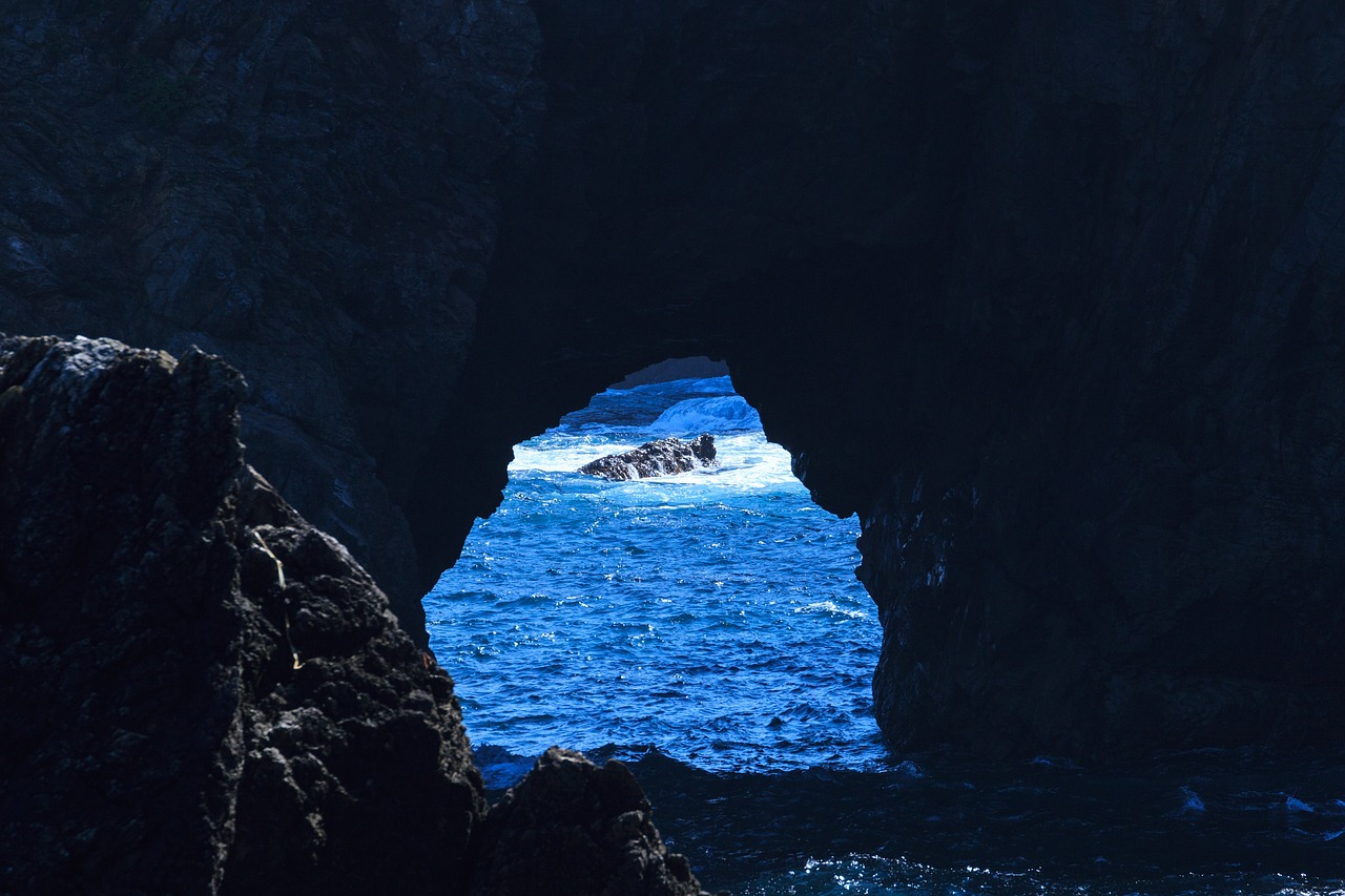 rock sea cave free photo