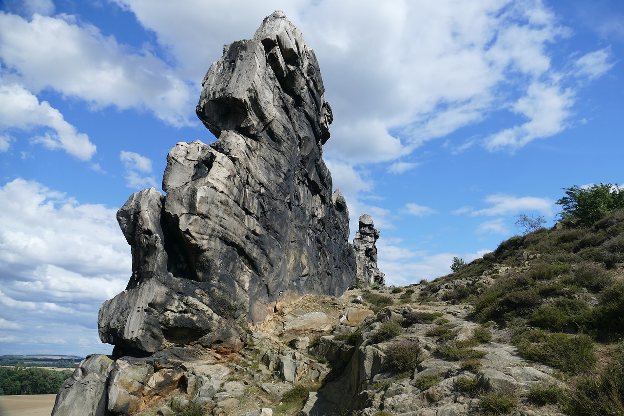 rock cliff devil's wall free photo