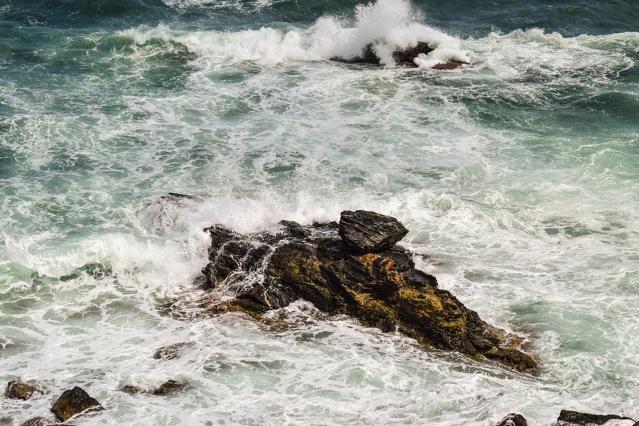 rock sea waves free photo