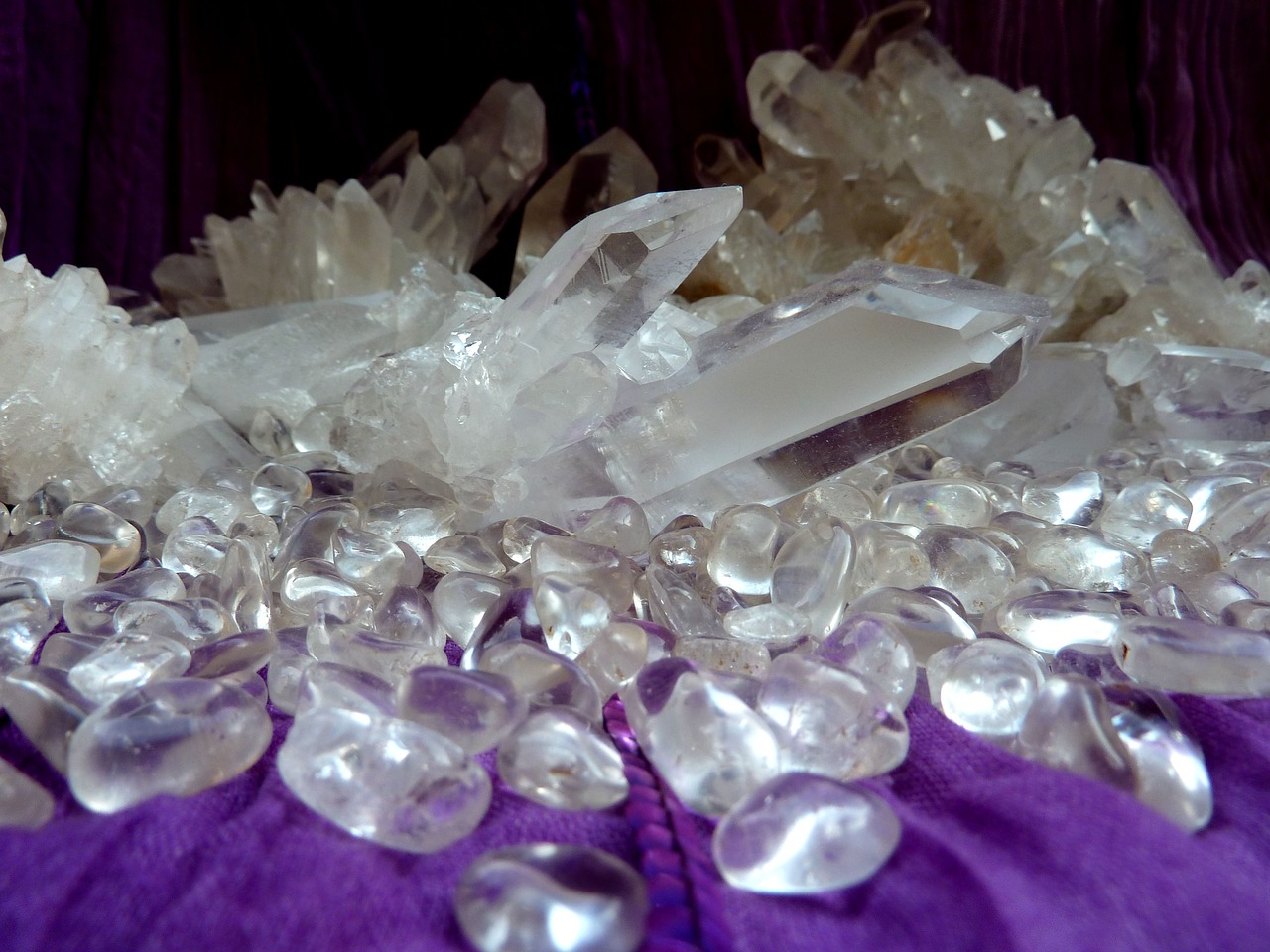 rock crystal clear to white gem top free photo