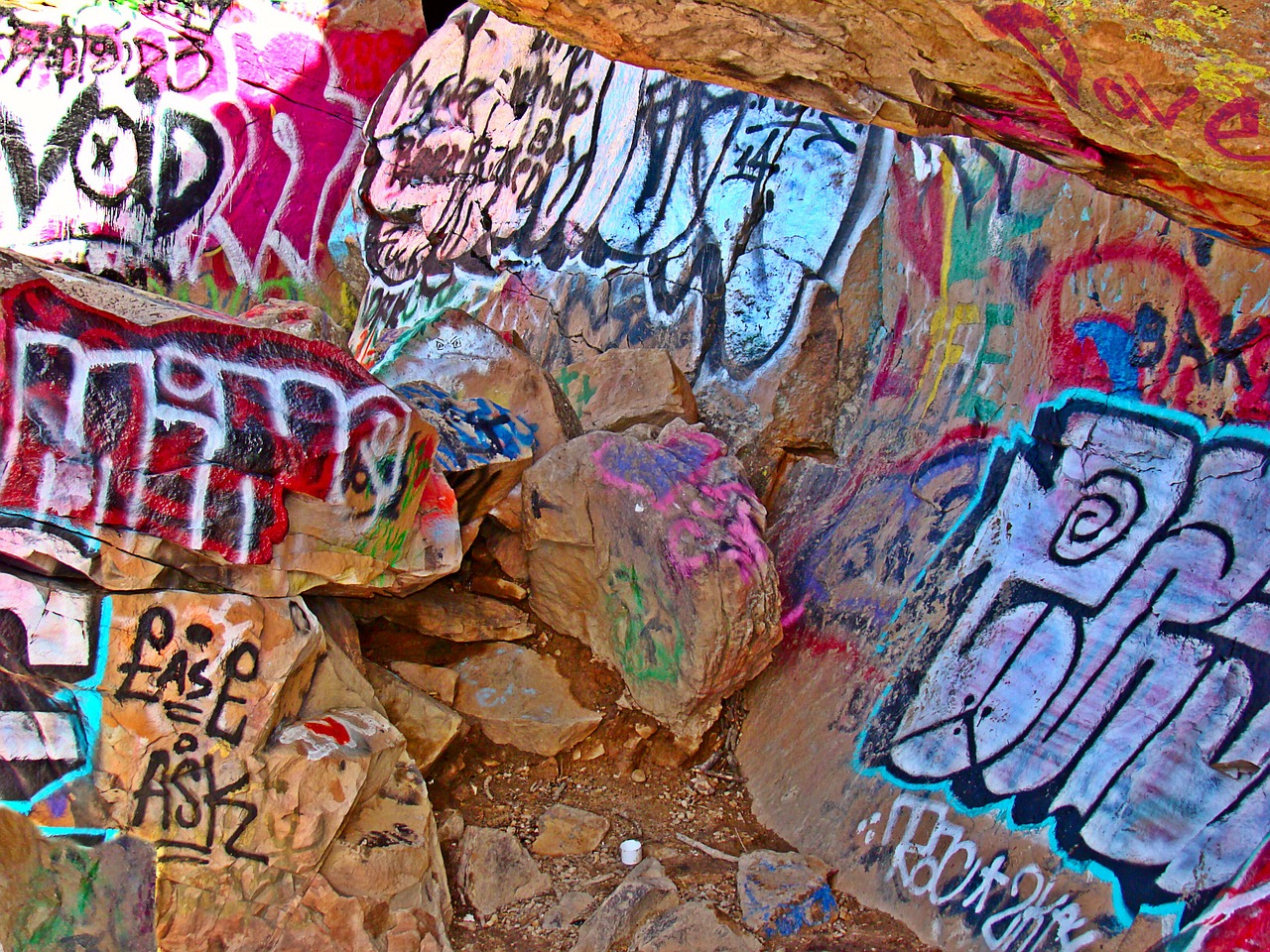 rock painting graffiti street free photo