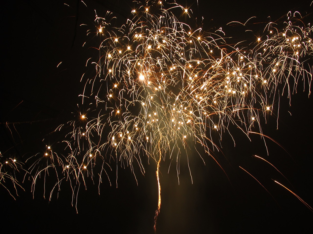 rocket crackle effects fireworks free photo