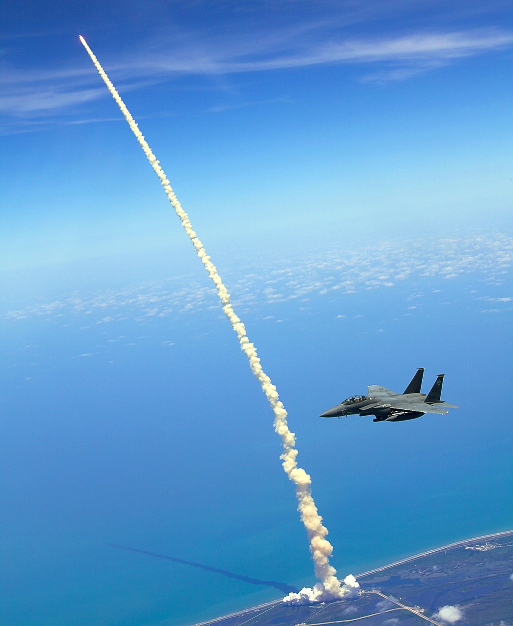 rocket launch space shuttle atlantis free photo