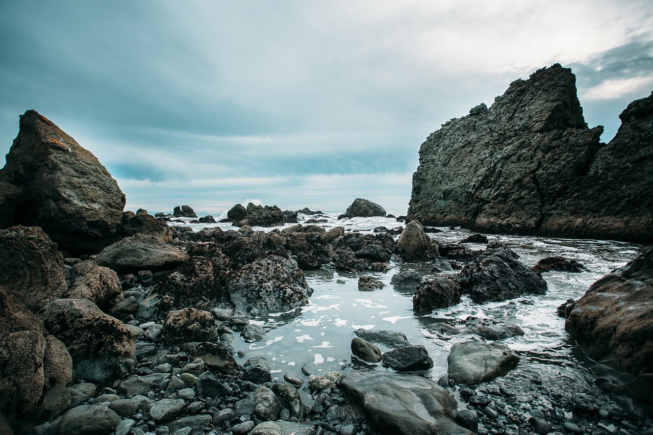 rocks rock formations water free photo