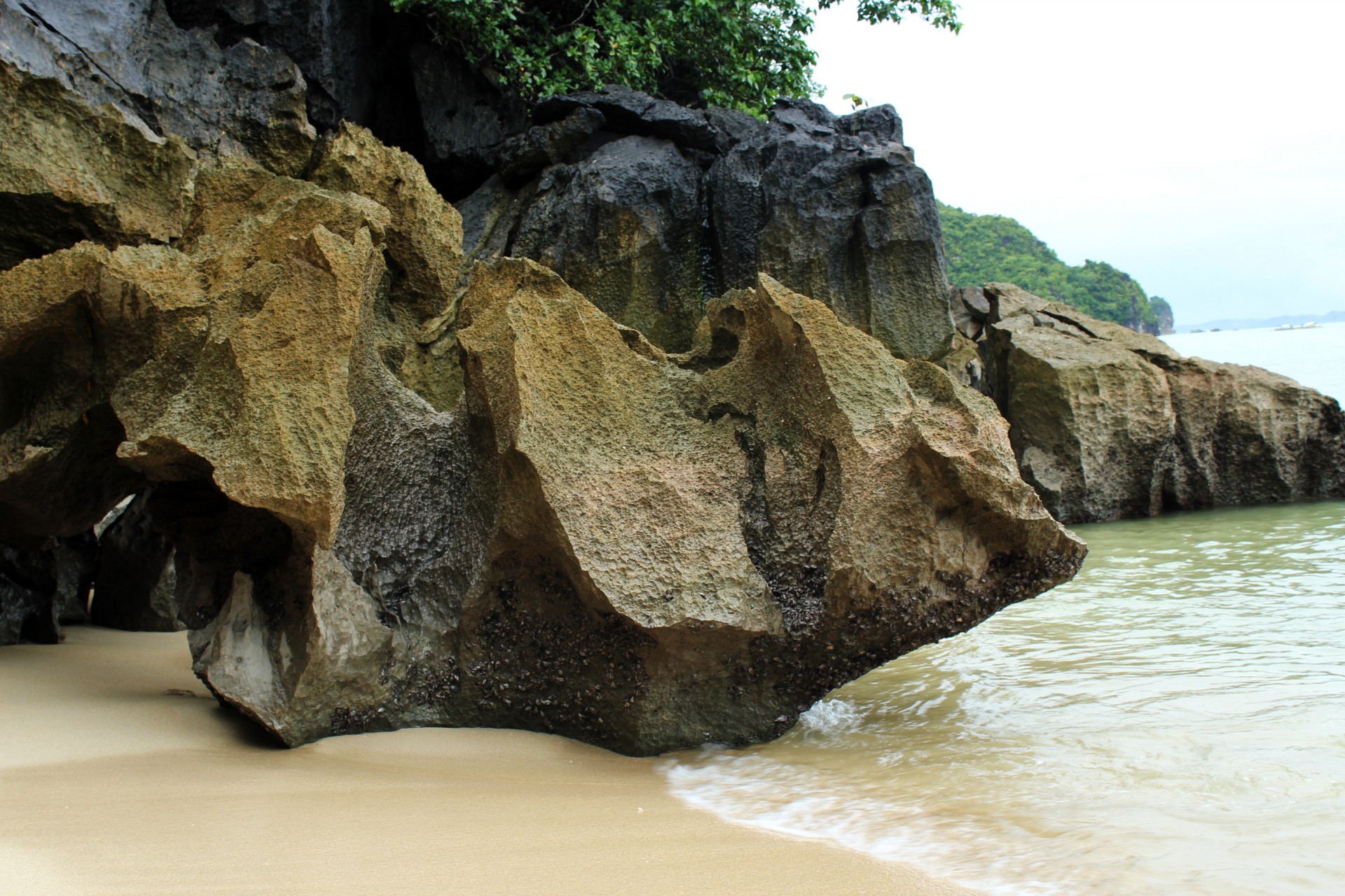 rocks formation caramoan island rocks free photo