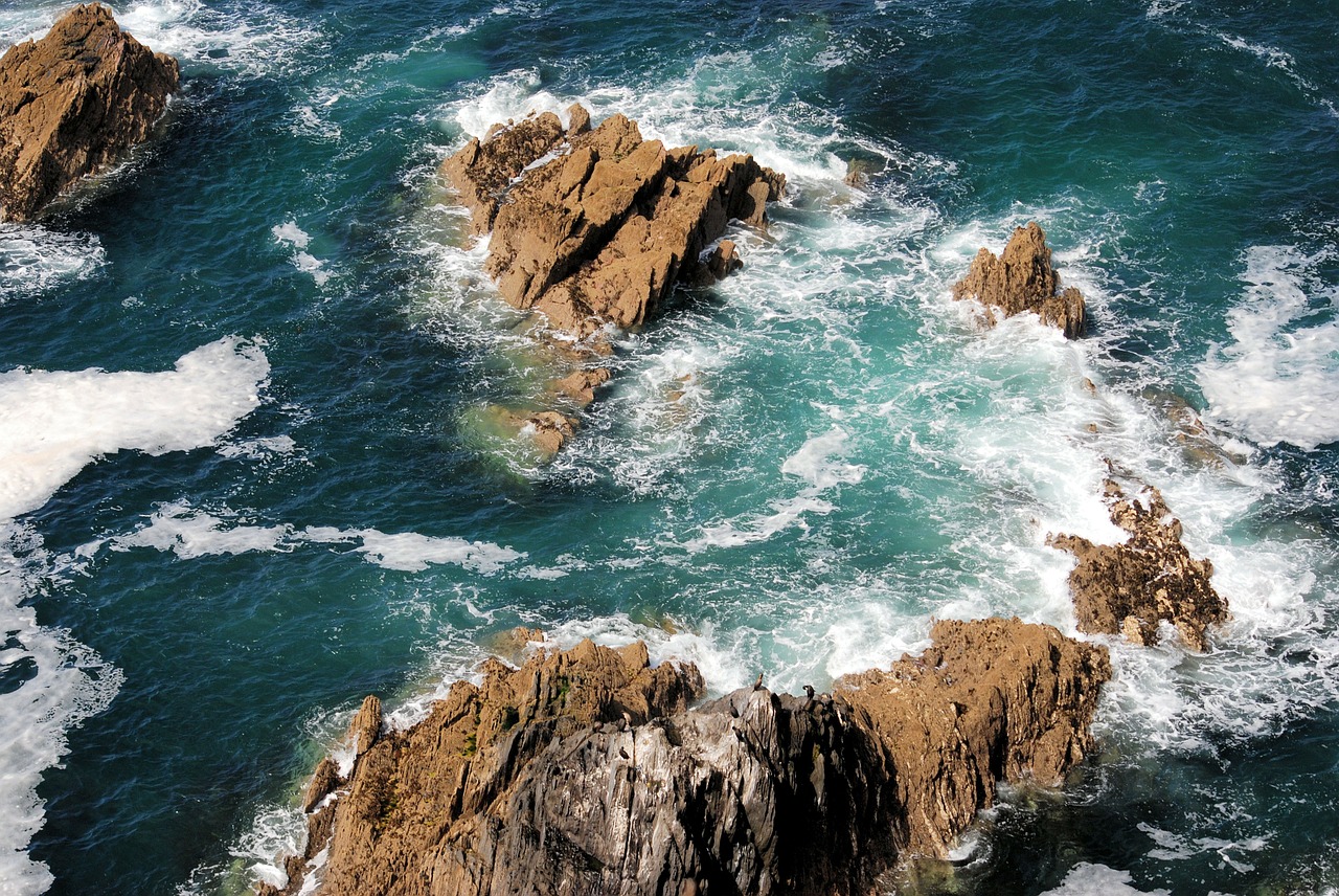 rocks crashing waves foam free photo