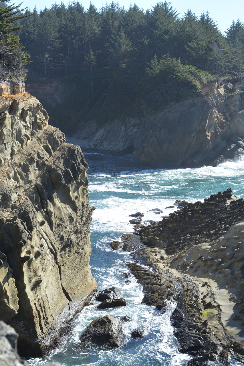 rocks  water  ocean free photo