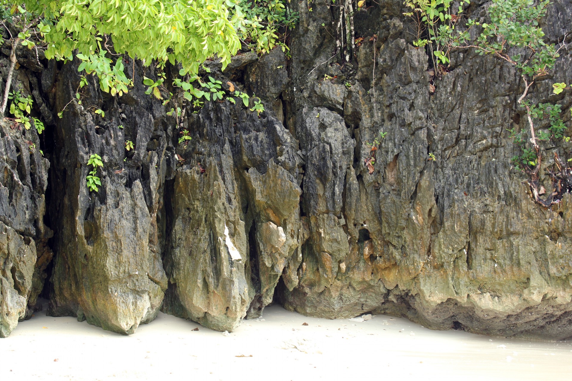 rocks formation caramoan island rocks free photo