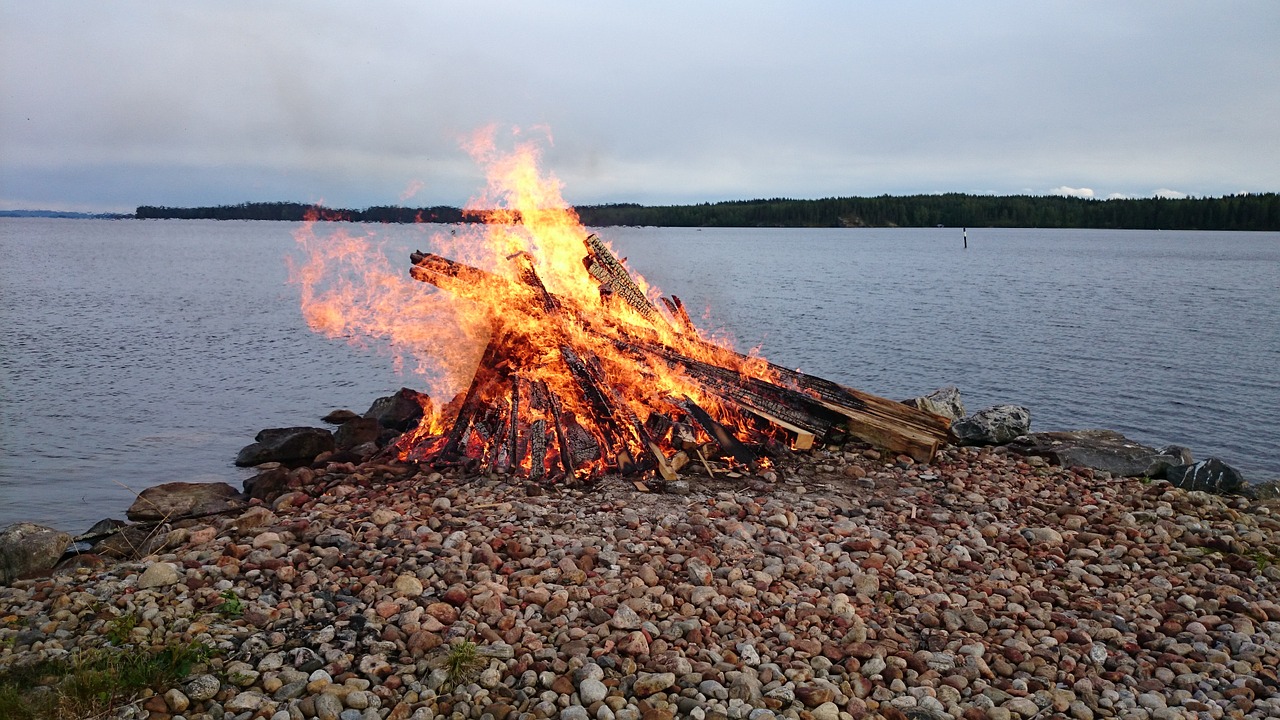 rocky bonfire kojanlahti free photo