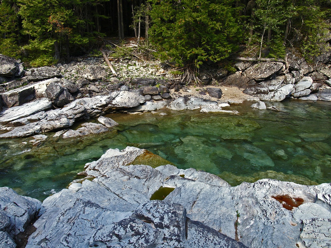 rocky river bed crystal free photo