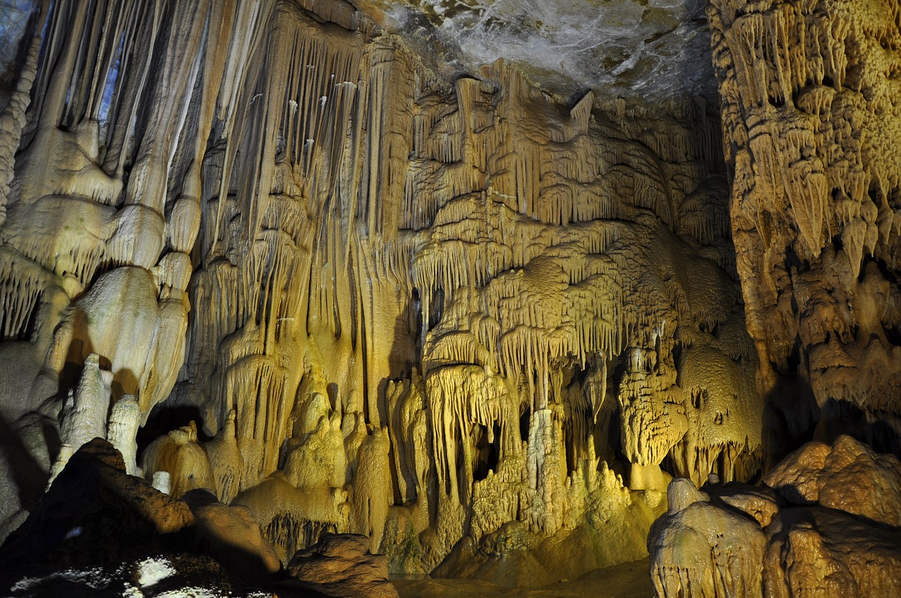 roe cave gümüşhane free photo