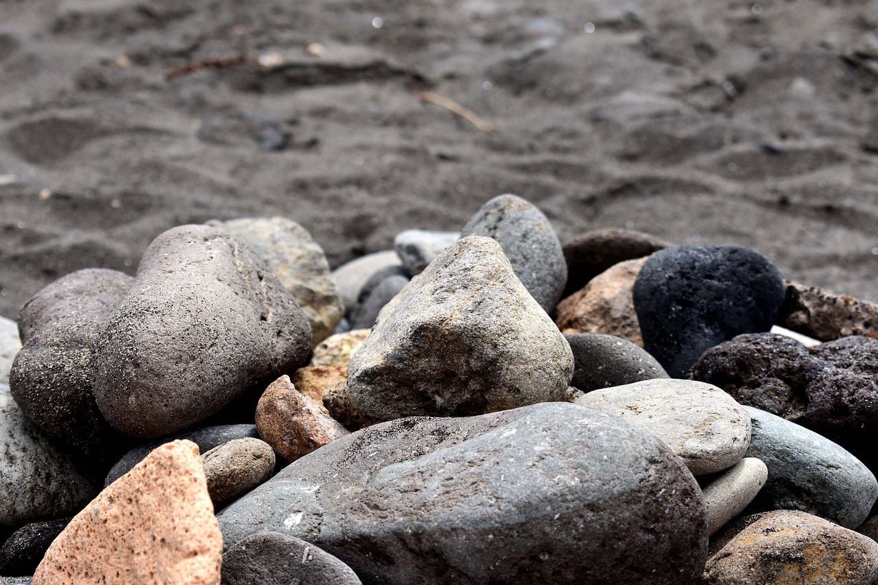 roller  black sand  pebble free photo