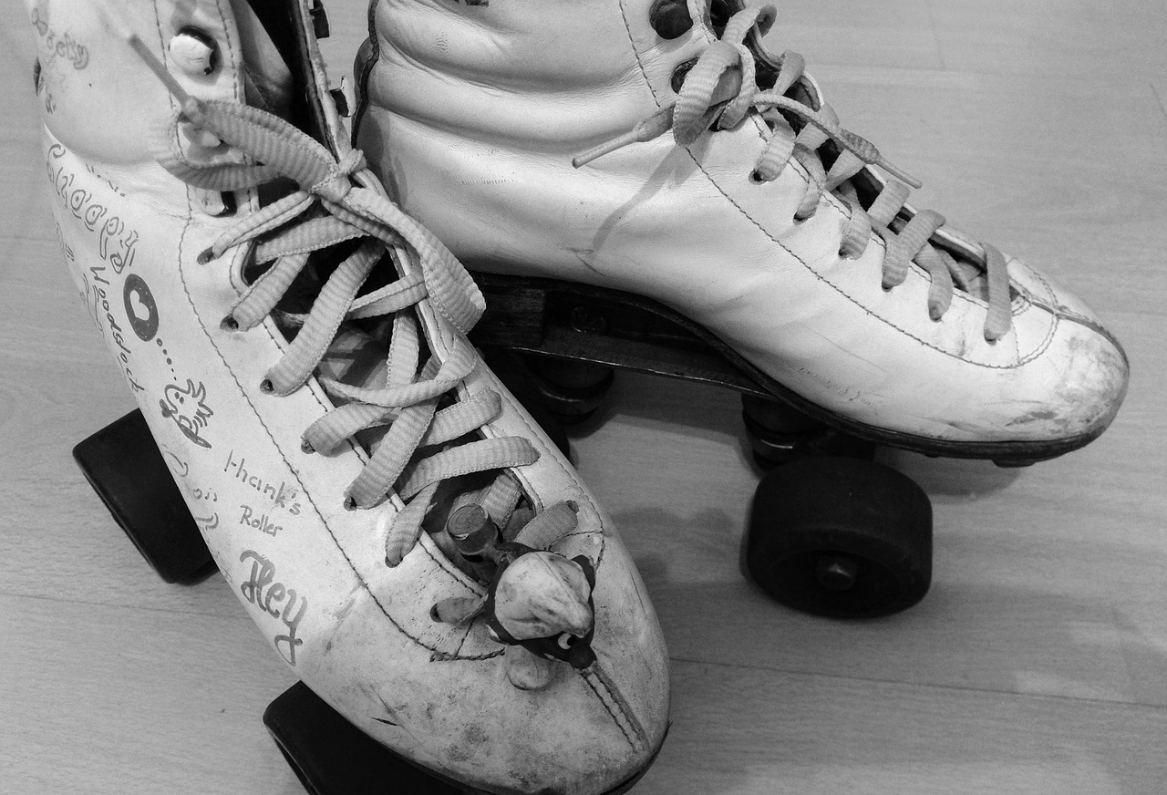 roller skates  sport  roll-school catch free photo