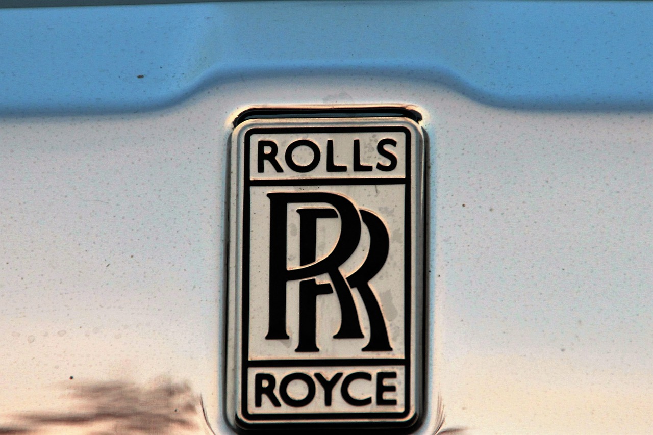 rolls royce brand emblem free photo