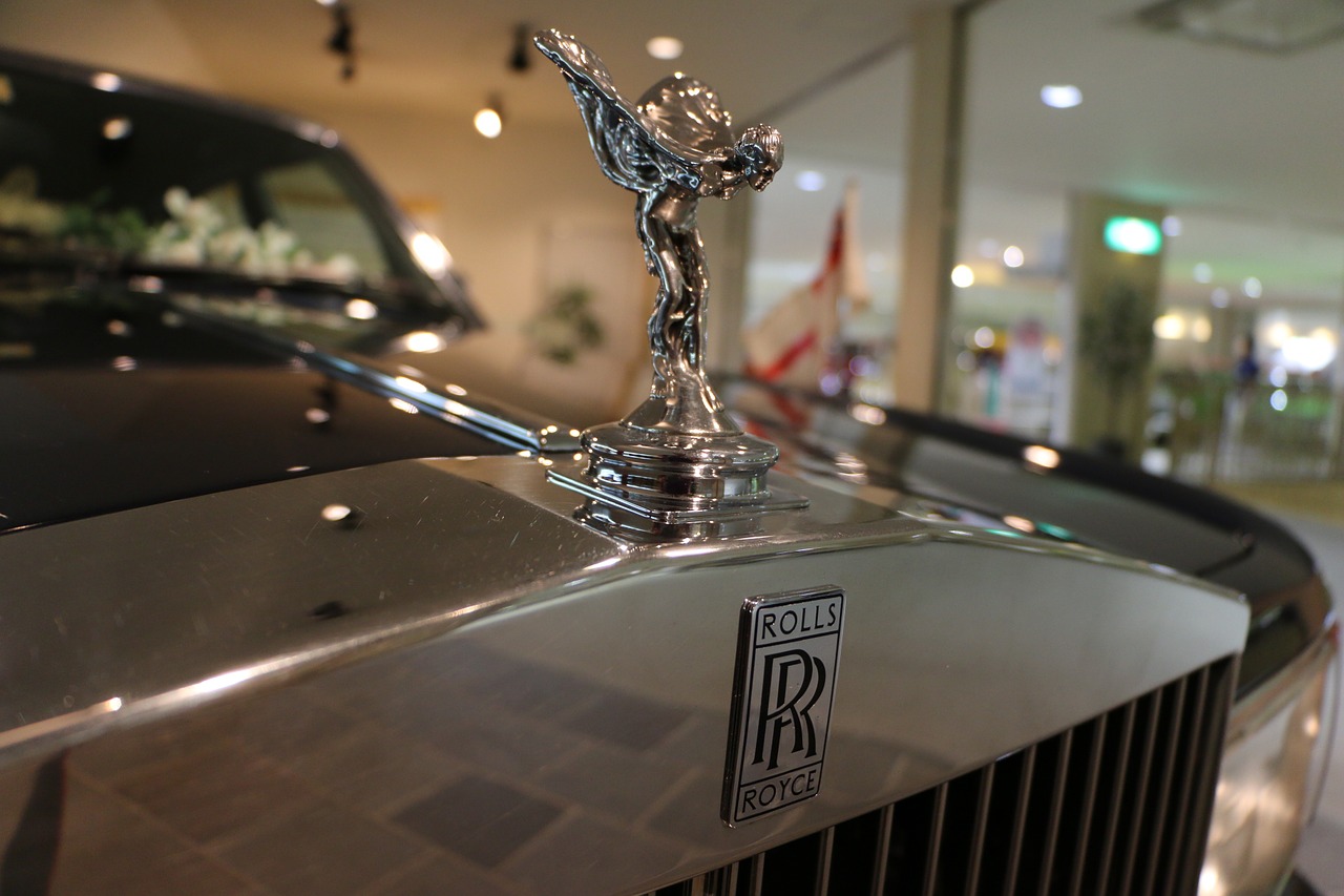 rolls royce car emblem free photo