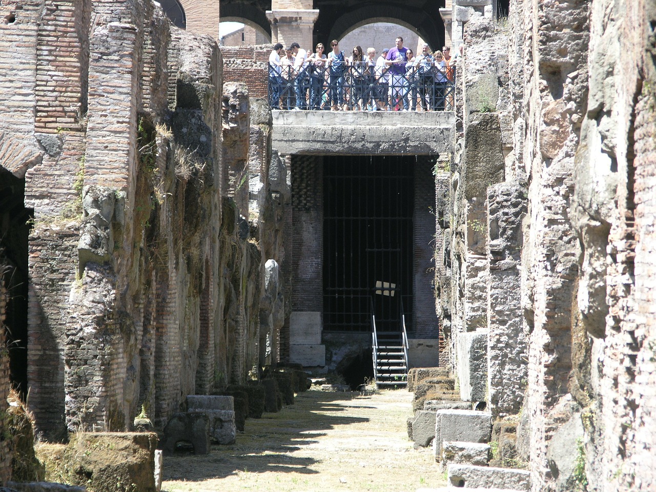 roman gladiator pathway free photo