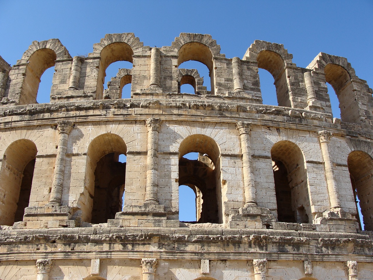 roman ruins amphitheatre architecture free photo