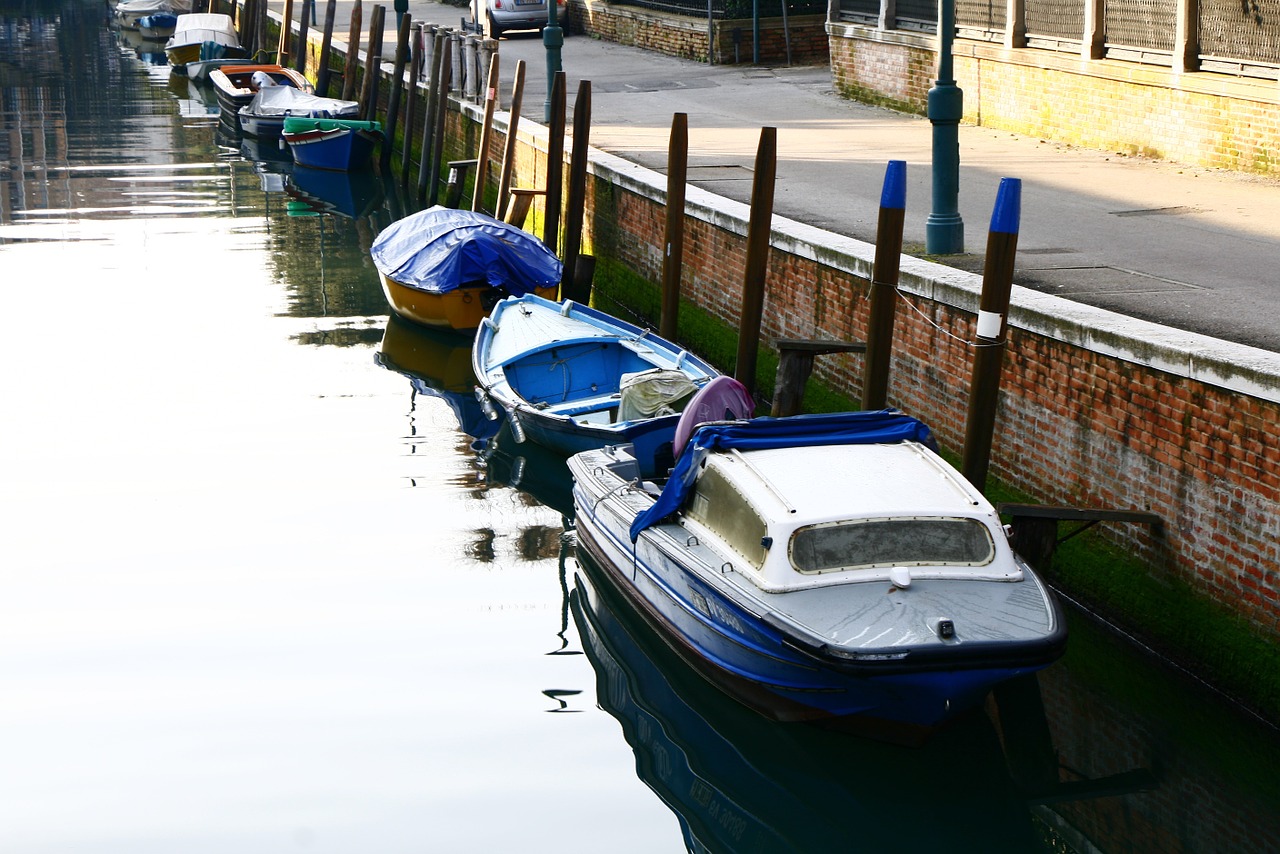 romance italy boat free photo