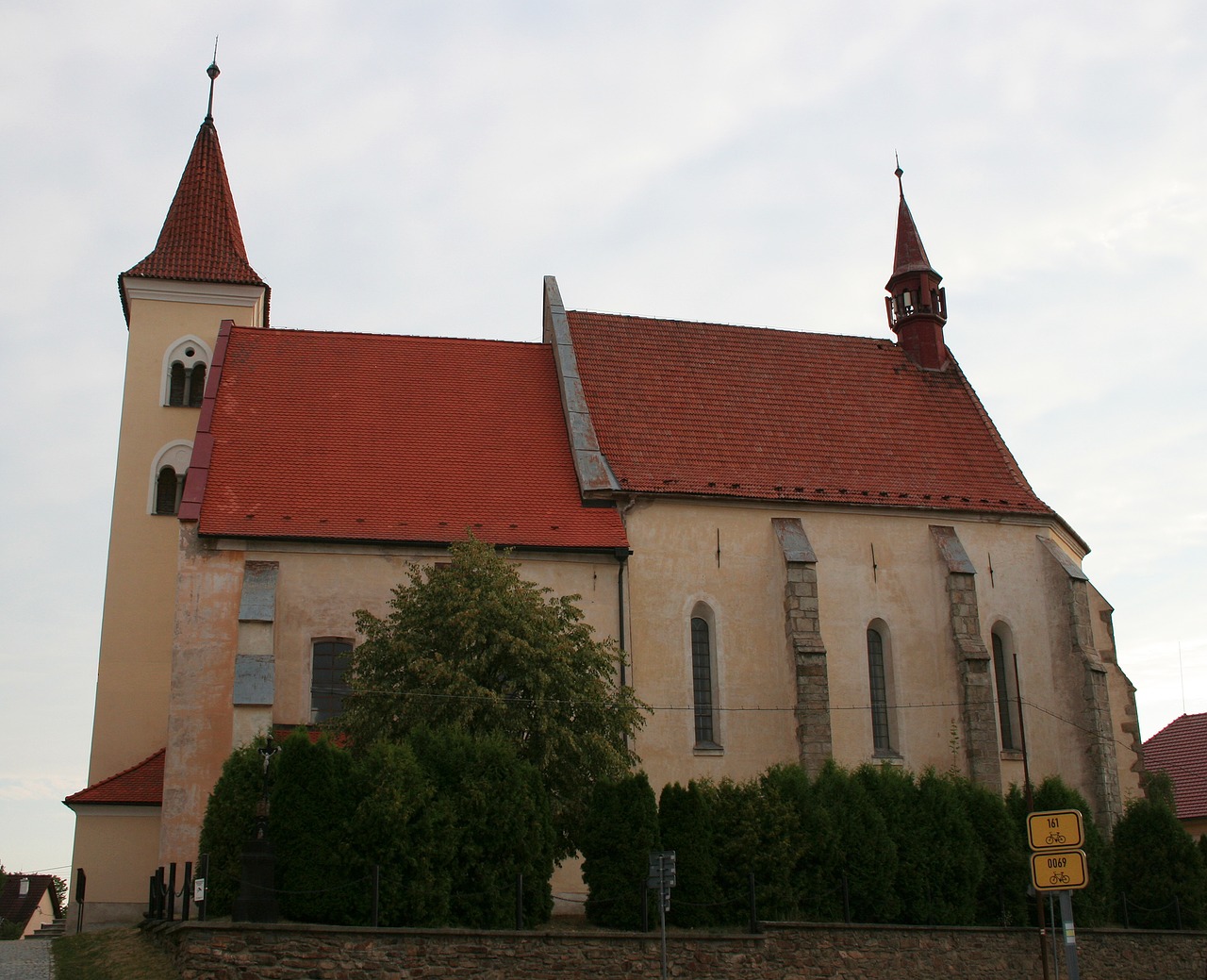 romanesque  church  czechia free photo
