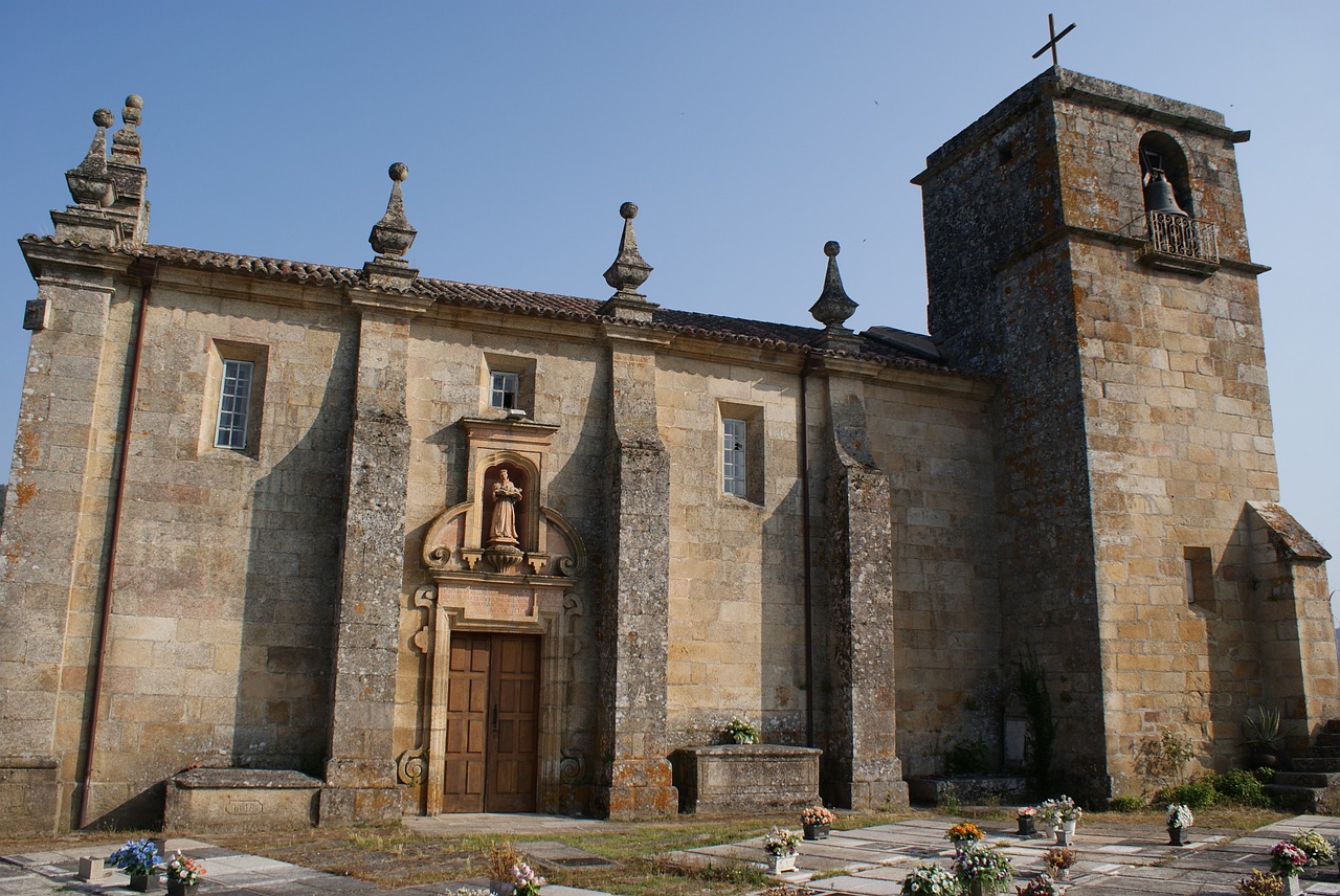 romanesque church castrelo de miño free photo