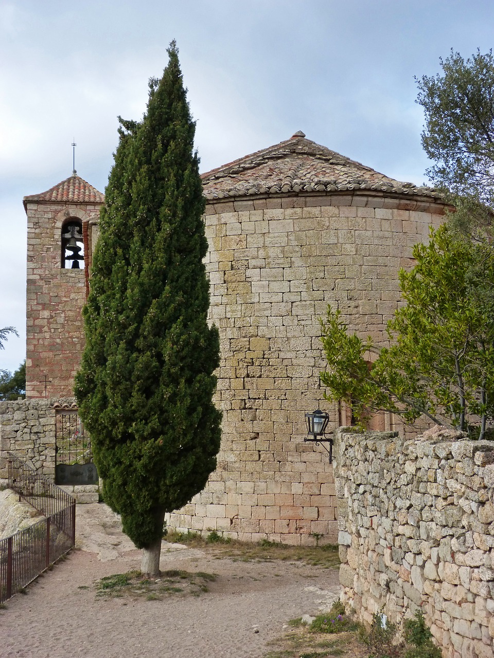 romanesque church siurana priorat free photo