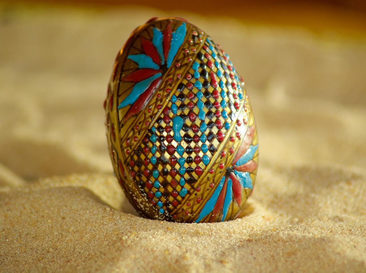 romania painted egg sand free photo