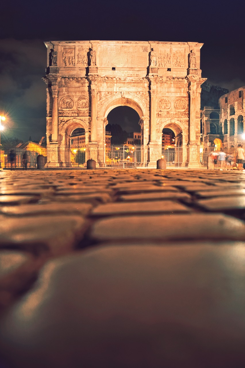rome night triumphal arch free photo